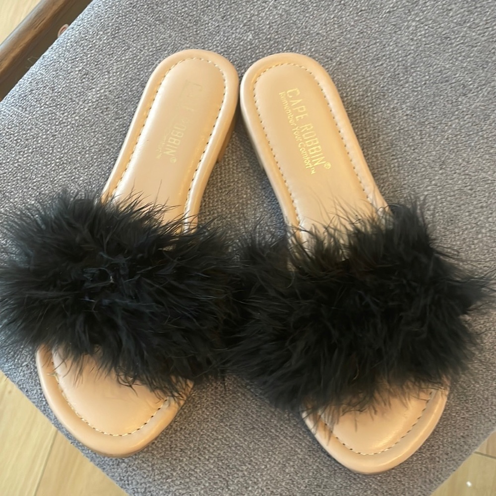 Feather sandals size 6